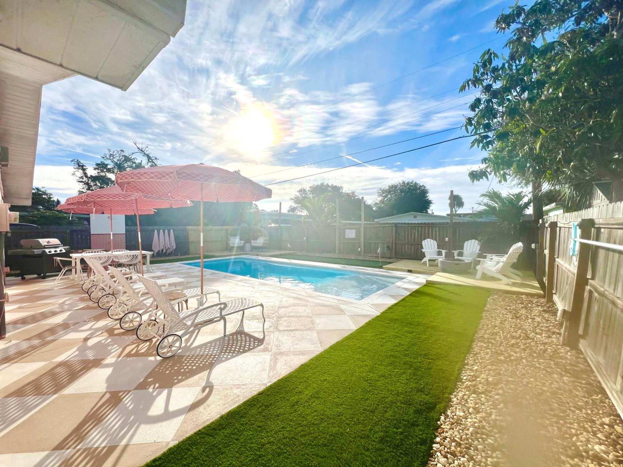 Luxury Villa 3 Blocks From The Beach With A Pool, Fire Pit And Outdoor Oasis Cape Canaveral Buitenkant foto