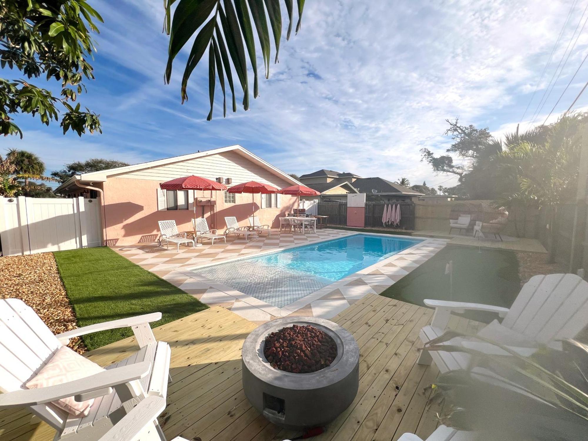 Luxury Villa 3 Blocks From The Beach With A Pool, Fire Pit And Outdoor Oasis Cape Canaveral Buitenkant foto